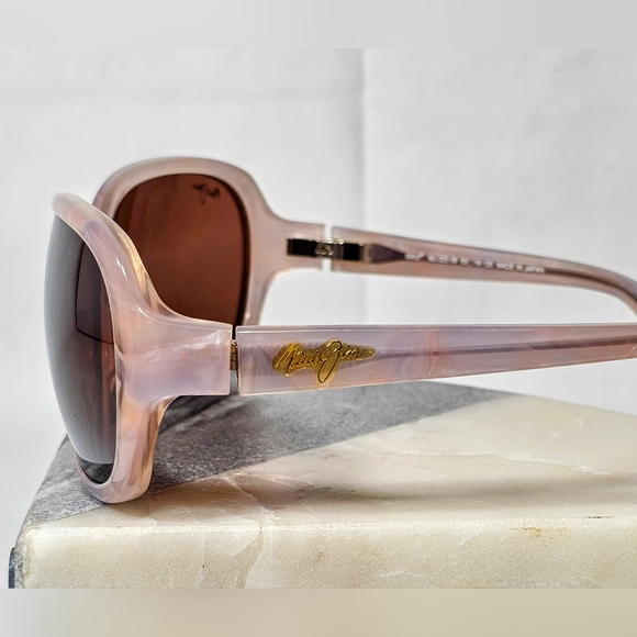 Maui Jim Rainbow Falls Polorized sunglasses with case. - Picture 6 of 16